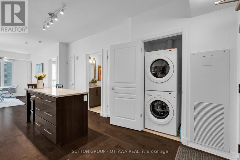 28309785/612-238-besserer-street/sandy-hill/ottawa/ontario/K1N6B1_17