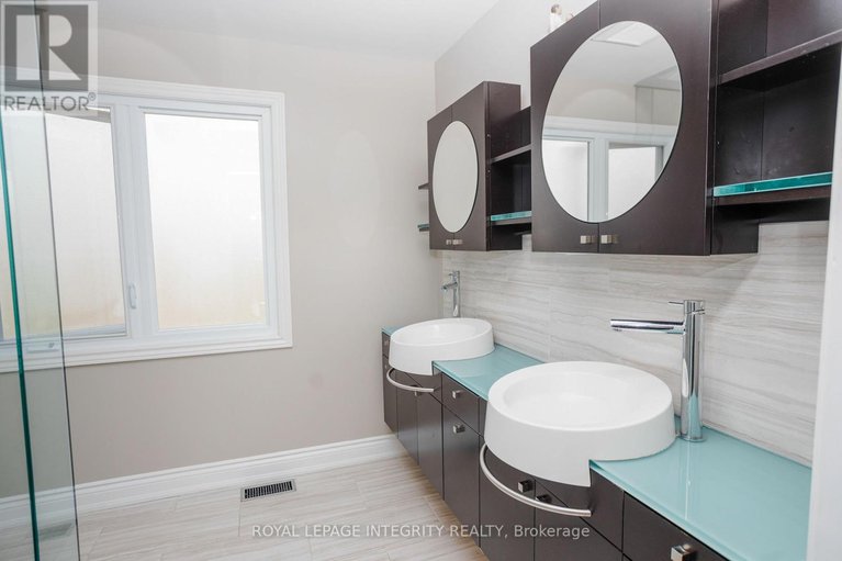 28979625/1055-plante-drive/hunt-clubwestern-community/ottawa/ontario/K1V9E5_16