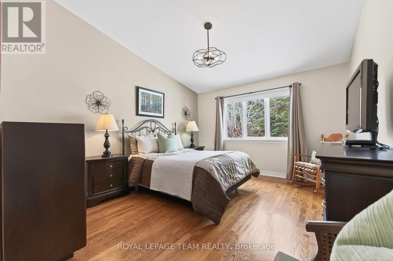 29403443/81-waterthrush-crescent/bridlewood/ottawa/ontario/K2M2V1_29