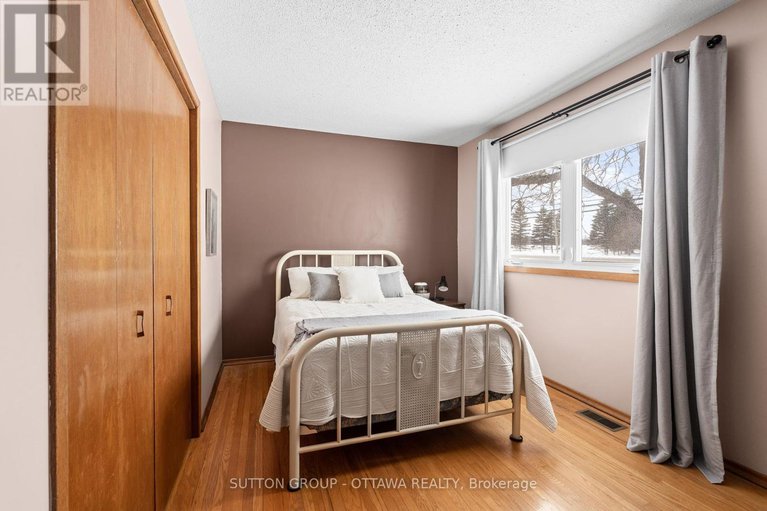 28296607/6489-rideau-valley-drive-n/manotick-south-to-roger-stevens/ottawa/ontario/K4M1B3_12