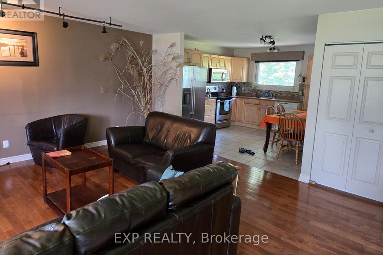 29110735/1990-belcourt-boulevard/chateauneuf/ottawa/ontario/K1C1M5_4