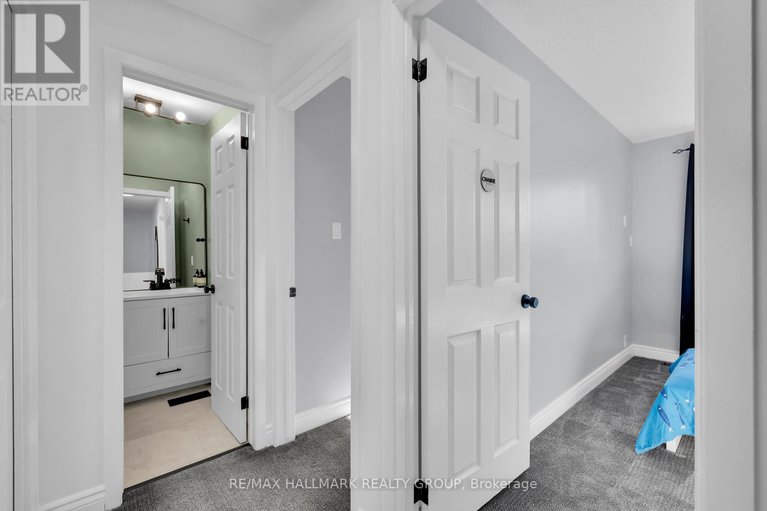 28989404/81-hadley-circle/bells-corners/ottawa/ontario/K2H7Z8_31