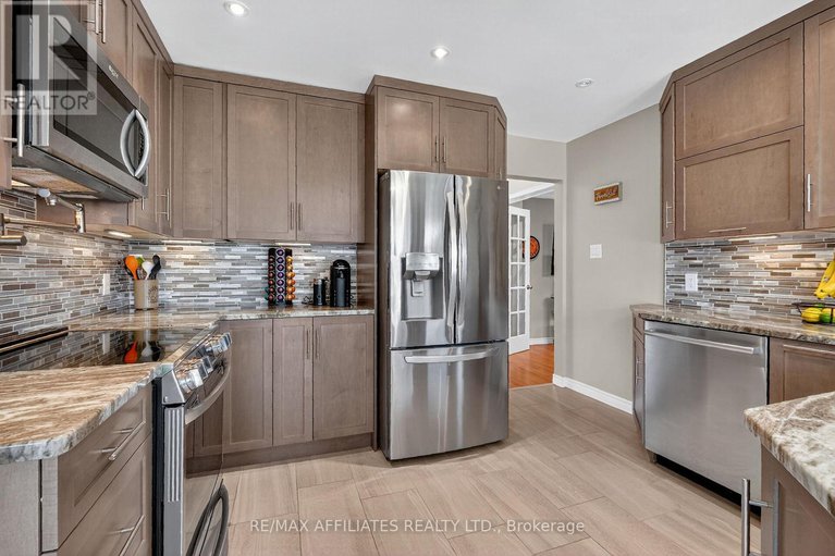 28886097/560-falwyn-crescent/fallingbrookridgemount/ottawa/ontario/K4A2A4_11