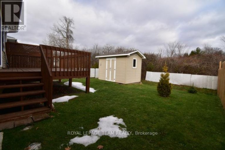 29135893/5516-meadowbrook-drive/iroquois/south-dundas/ontario/K0E1K0_23