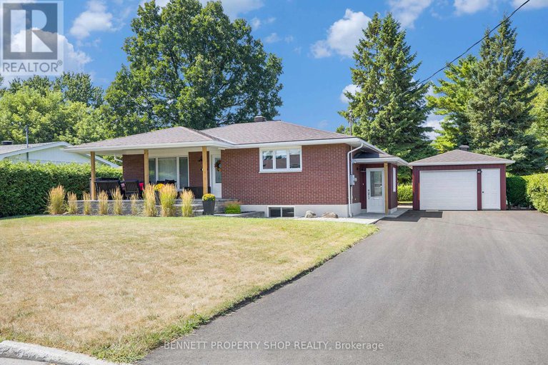28737781/1476-maxime-street/pineview/ottawa/ontario/K1B3L1_1
