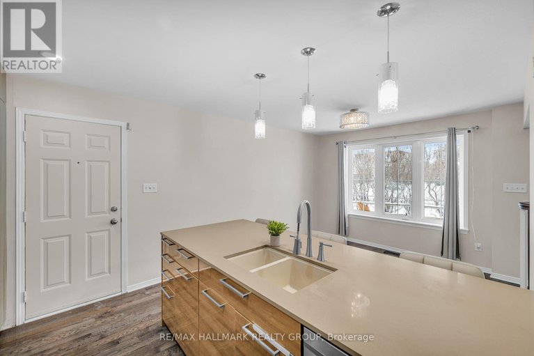 29225790/320-silbrass-private/stonebridge/ottawa/ontario/K2J5M5_28