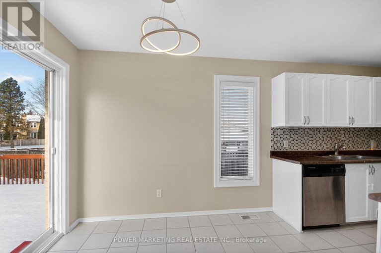 29154682/6410-sablewood-place/chapel-hill/ottawa/ontario/K1C7L7_32