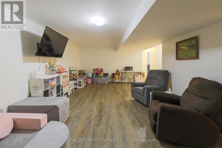 27986802/8-benjamin-lane/north-grenville-twp-kemptville-east/north-grenville/ontario/K0G1J0_20