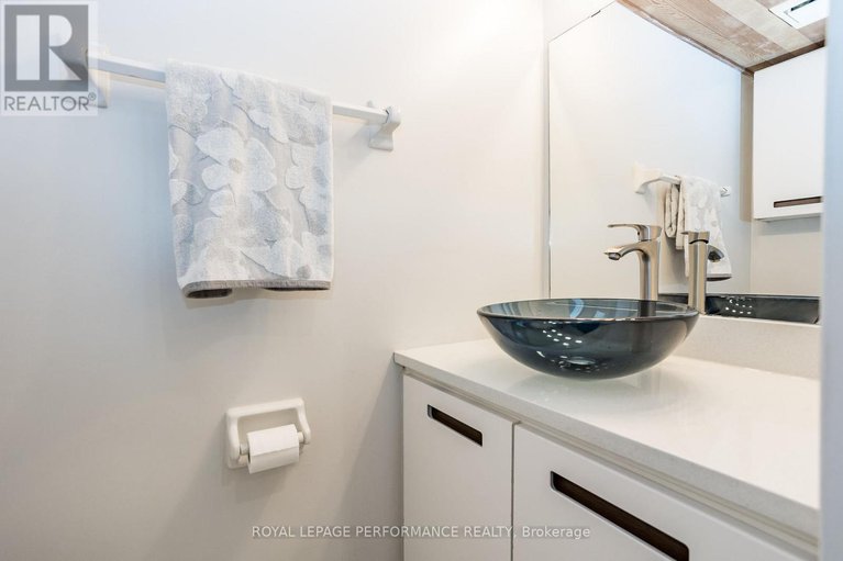 28358632/233-mart-circle/manor-park/ottawa/ontario/K1K4K2_24