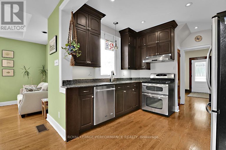 28274254/2043-riverside-drive/faircrest-heights/ottawa/ontario/K1H7X1_11