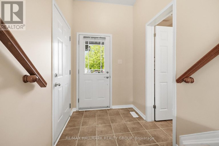 29080800/204-greenridge-street/chapel-hill/ottawa/ontario/K1C7R3_4