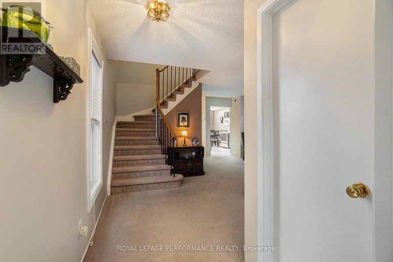 28558570/170-midsummer-terrace/queenswood-heights-south/ottawa/ontario/K1E3V6_14