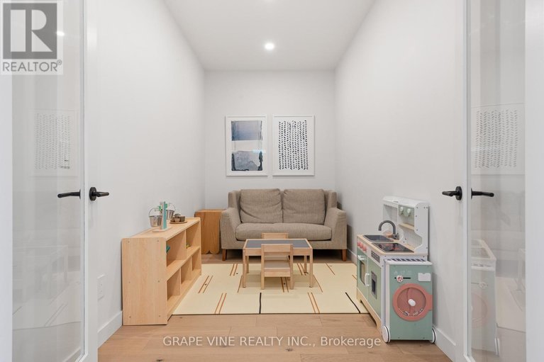 29642909/1108a-falaise-road/borden-farmstewart-farmcarleton-heightsparkwood-hills/ottawa/ontario/K2E6R2_16