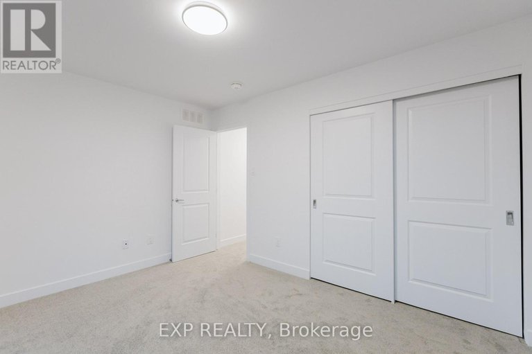 28635776/603-silhouette-private/cedargrovefraserdale/ottawa/ontario/K2J4S3_9