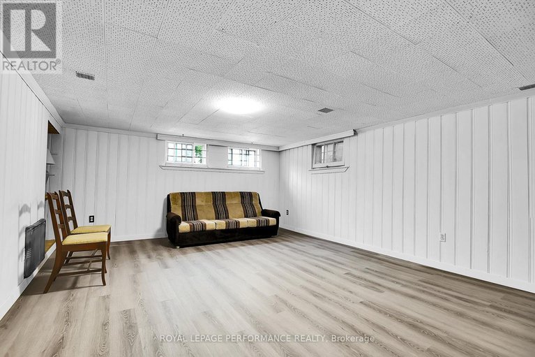 28522253/1379-mayview-avenue/carlington/ottawa/ontario/K1Z8H6_32