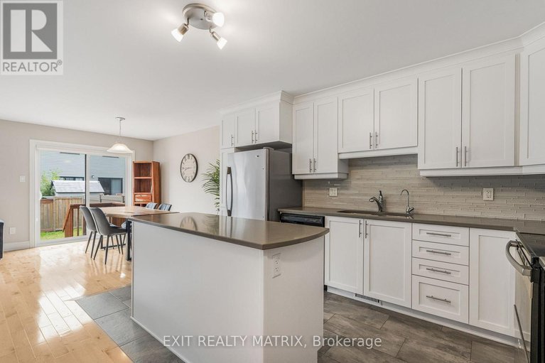 28611581/43-johanne-street/town-of-rockland/clarence-rockland/ontario/K4K0M3_7