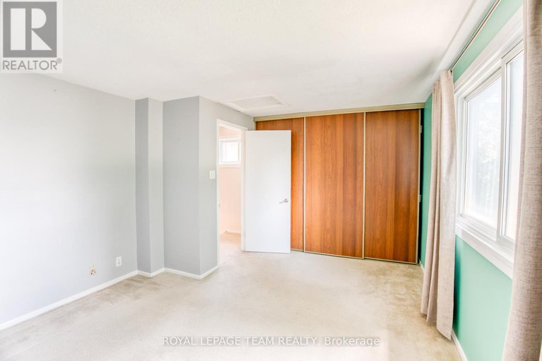 28595123/1094-grenoble-crescent/orleans-wood/ottawa/ontario/K1C2C6_22