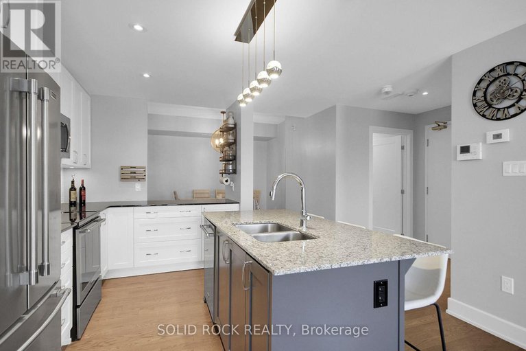 28510618/301-345-elizabeth-cosgrove-private/mer-bleuebradley-estatesanderson-park/ottawa/ontario/K1W0K6_6