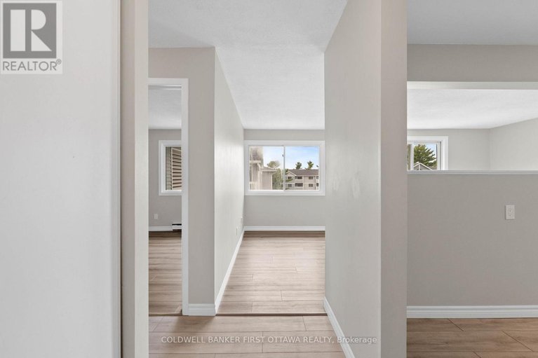 28820214/400-216-viewmount-drive/borden-farmstewart-farmcarleton-heightsparkwood-hills/ottawa/ontario/K2E7X4_7