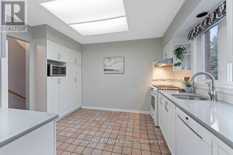 29015991/2684-violet-street/britannia/ottawa/ontario/K2B6X2_8