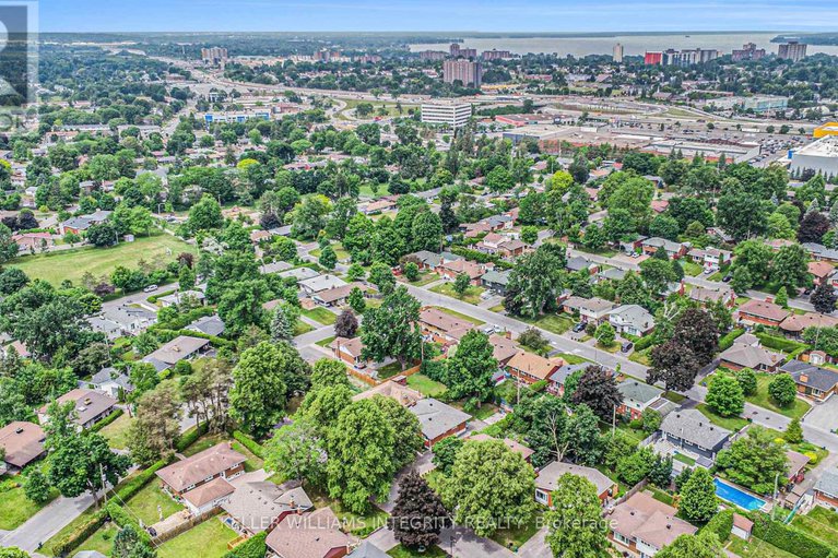 28497659/2389-sheldon-avenue/queensway-terrace-southridgeview/ottawa/ontario/K2C1K4_35