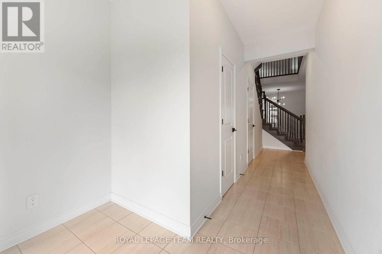 28647828/1010-brian-good-avenue/riverside-southgloucester-glen/ottawa/ontario/K4M0R3_3