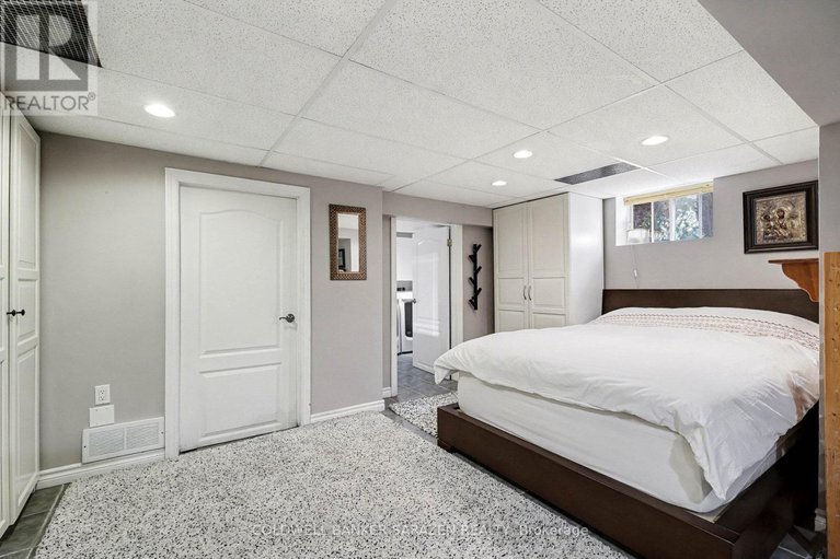 29157548/868-duberry-street/mckellar-heightsglabar-park/ottawa/ontario/K2A3T3_17