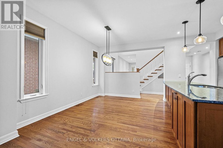 28329498/2368-virginia-drive/urbandale-acres/ottawa/ontario/K1H6S2_15