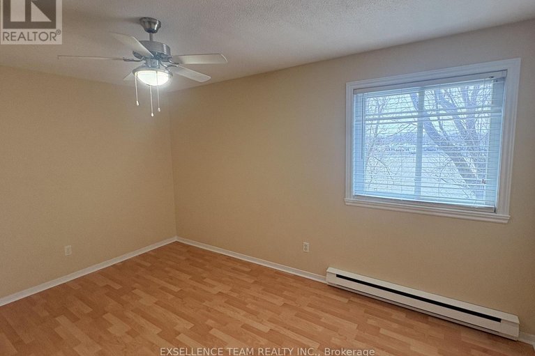 29464236/220-kenyon-street/alexandria/north-glengarry/ontario/K0C1A0_13