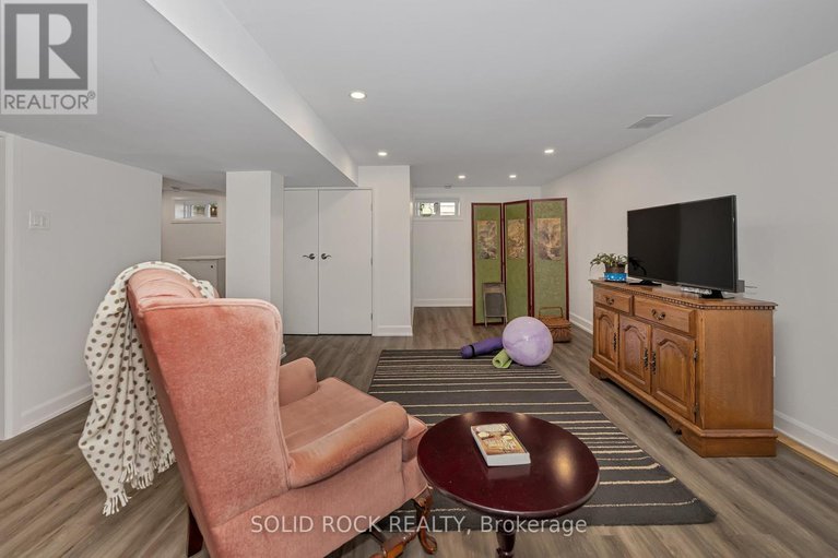 28414092/1229-erindale-drive/copeland-park/ottawa/ontario/K2C2G2_23