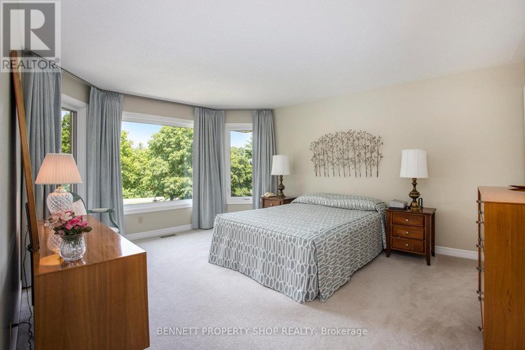 28689701/1410-sherruby-way/rural-kanata-central/ottawa/ontario/K2W1B1_21