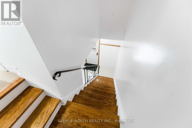 29387257/923-pinecrest-road/queensway-terrace-north/ottawa/ontario/K2B6B1_16