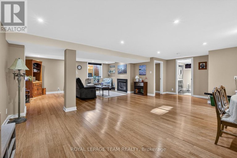 29400979/28-tiffany-crescent/beaverbrook/ottawa/ontario/K2K1W2_32