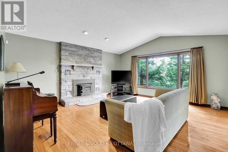 28451824/7-deerfield-drive/mcnabbraeside-twps/mcnabbraeside/ontario/K0A3L0_16