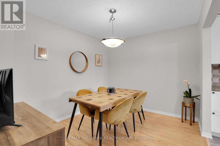 29673890/34-55-bering-court/katimavik/ottawa/ontario/K2L2B8_13