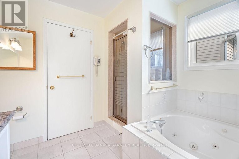 29282717/1040-karsh-drive/hunt-club-park/ottawa/ontario/K1G4M9_31