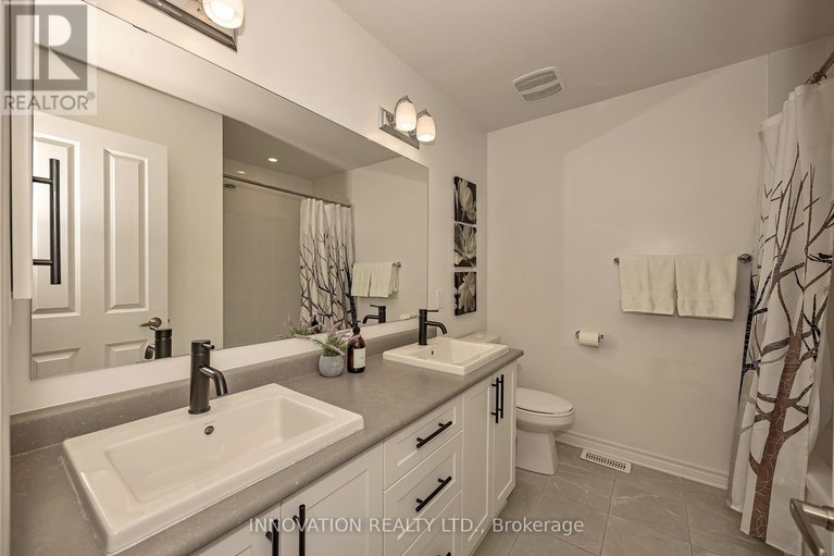 29581806/46-barn-swallow-private-s/riverside-southgloucester-glen/ottawa/ontario/K4M0H5_32