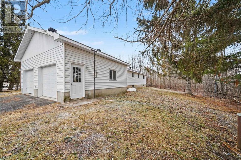 29484588/1450-south-russell-road/russell-twp/russell/ontario/K4R1E5_17