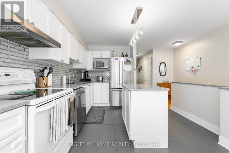 29599852/212-rutgers-private/central-park/ottawa/ontario/K2C4G7_9