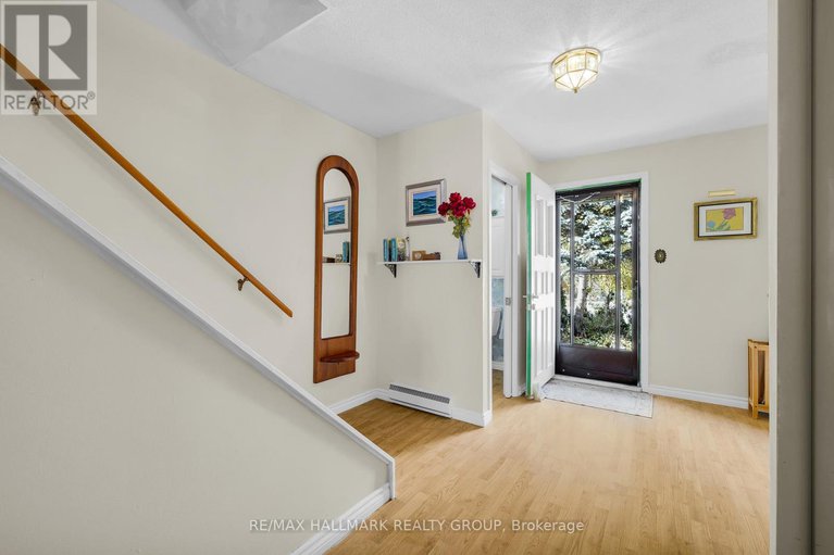 29126204/10-black-forest-lane/arbeatha-park/ottawa/ontario/K2H5C8_4