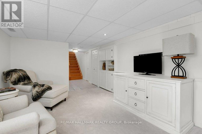 28891656/14-roundhay-drive/manordale/ottawa/ontario/K2G1B5_24