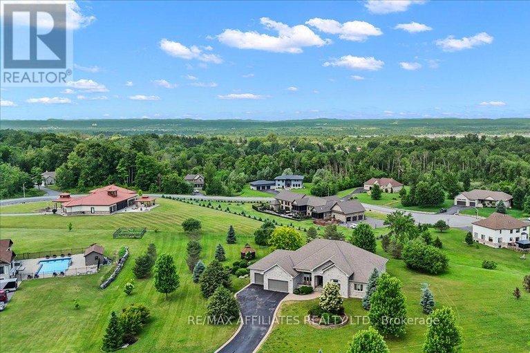 28568193/1530-creagan-court/cumberland-estates/ottawa/ontario/K4C0A5_43