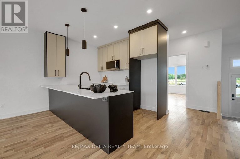 28790406/10-vicky-court/clarencerockland-twp/clarence-rockland/ontario/K0A2A0_17