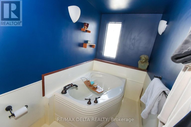 29629374/13-parklane-court/blackburn-hamlet/ottawa/ontario/K1B3H3_21