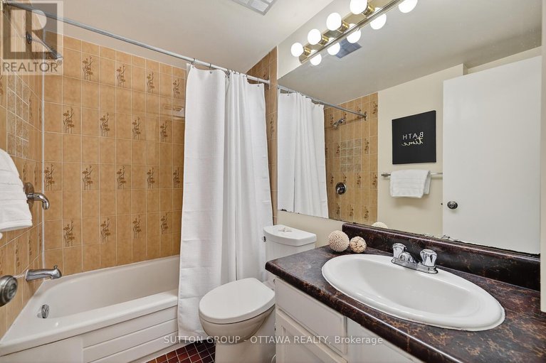 29116675/1-bayside-private/mooneys-bayriverside-park/ottawa/ontario/K1V9R3_17