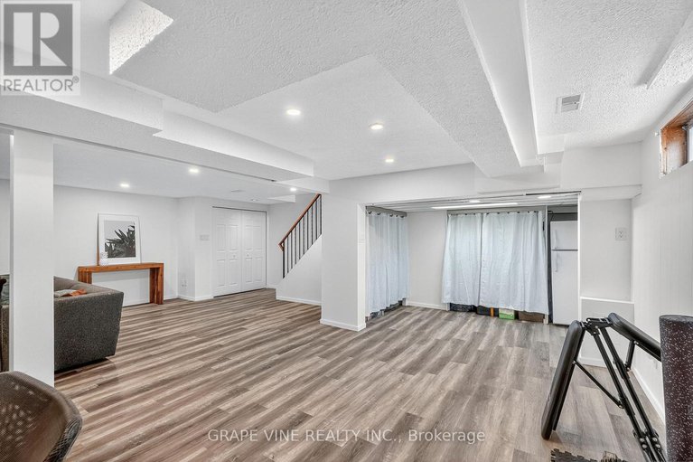 28771290/2405-dwight-crescent/hawthorne-meadows/ottawa/ontario/K1G1C7_33