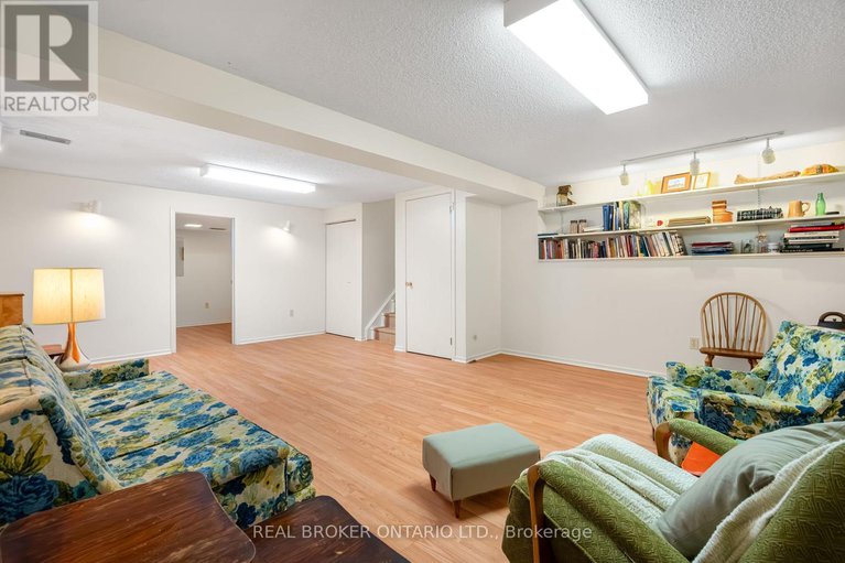 28308376/127-chimo-drive/katimavik/ottawa/ontario/K2L2G7_40