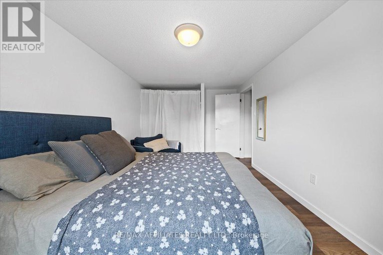 28649906/2530-autumn-hill-crescent/blackburn-hamlet-south/ottawa/ontario/K1B4M7_21