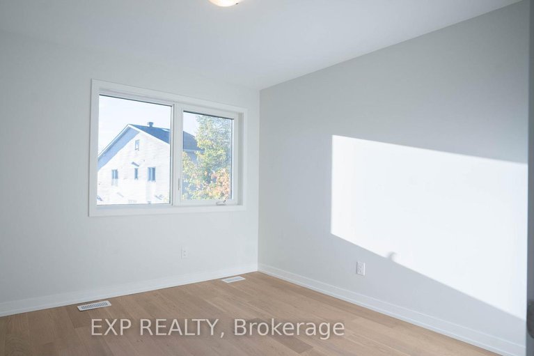 29404644/236-woodroffe-avenue-n/woodroffe/ottawa/ontario/K2A3V4_14