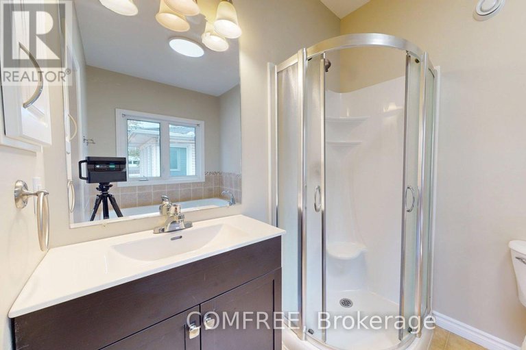 29041005/253-goulburn-avenue/sandy-hill/ottawa/ontario/K1N8E5_26